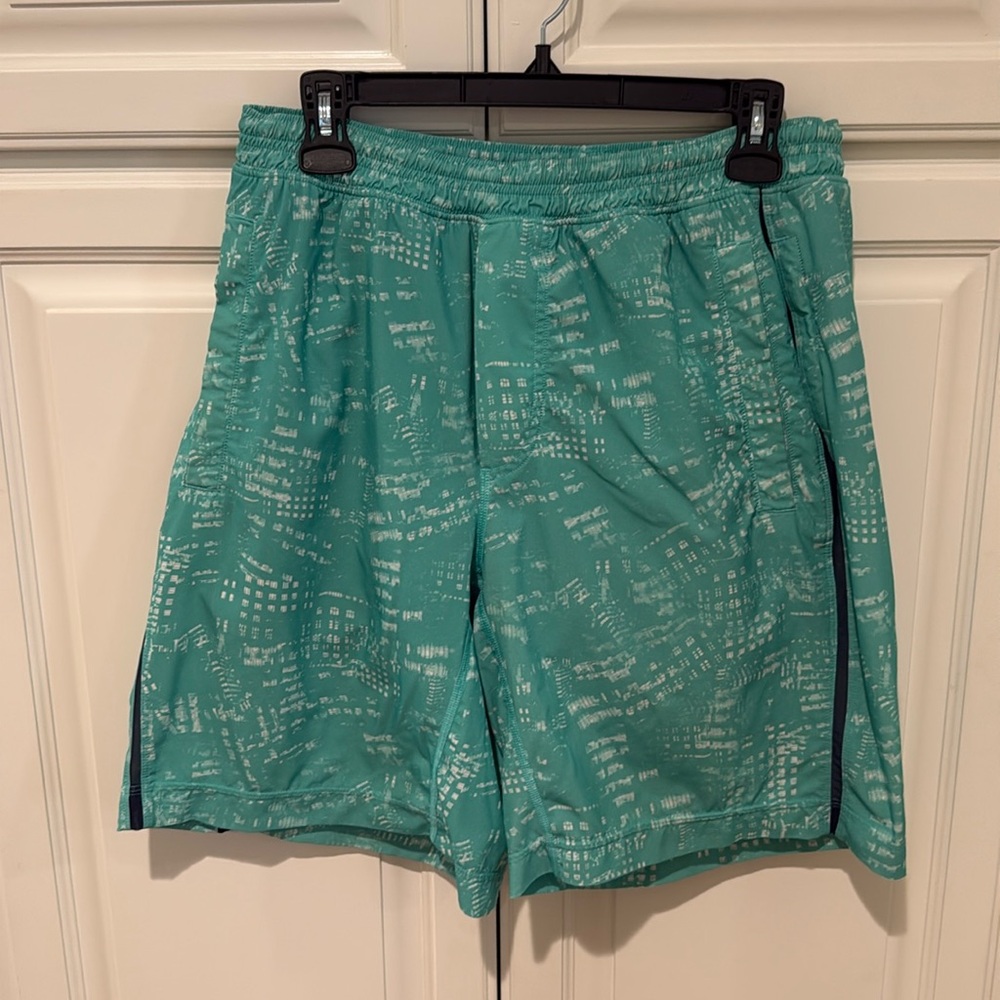 Lululemon athletica Mens with Liner Size Large